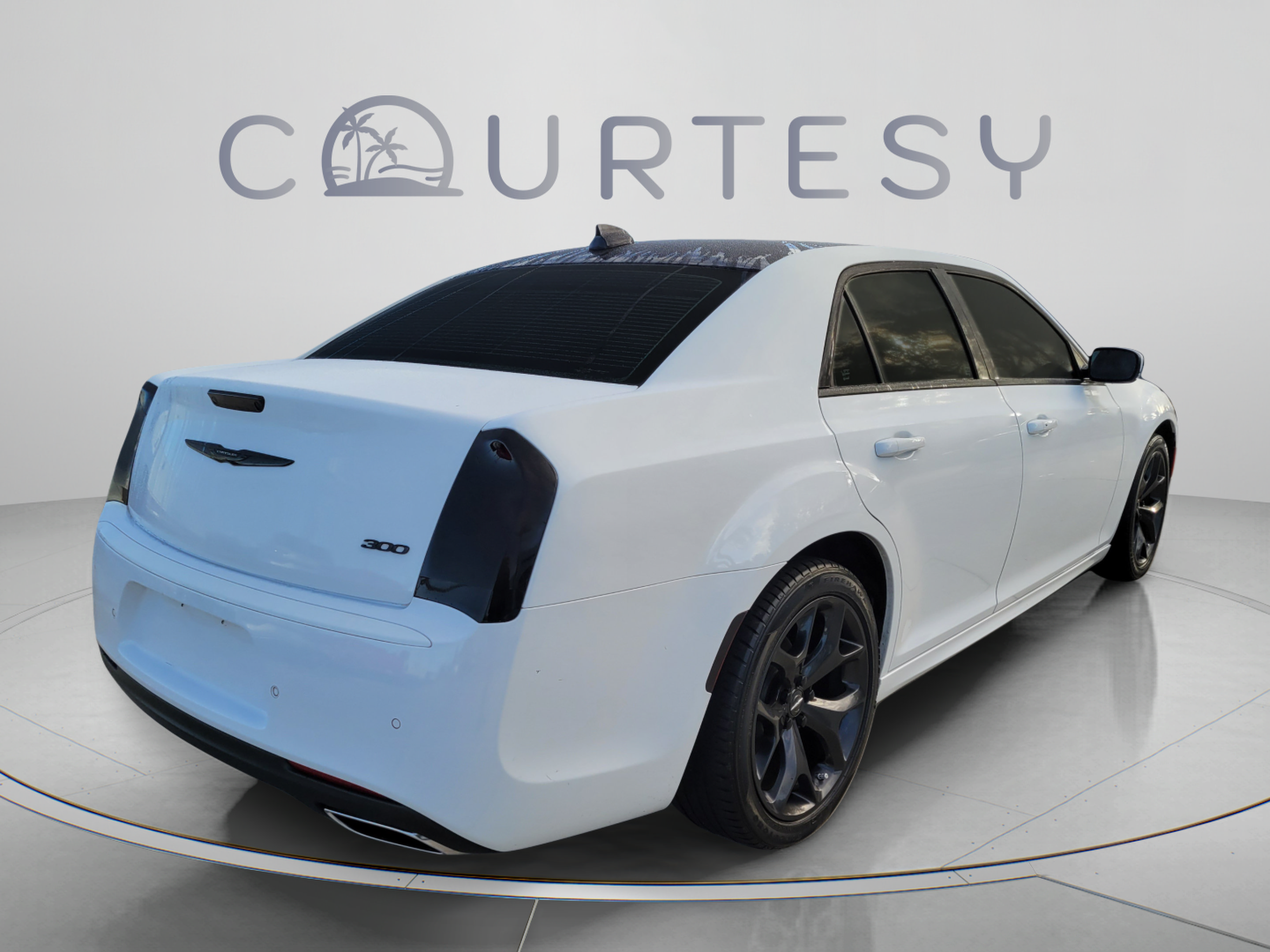 Used 2023 Chrysler 300 Touring L w/ Popular Equipment Group RWD image 3