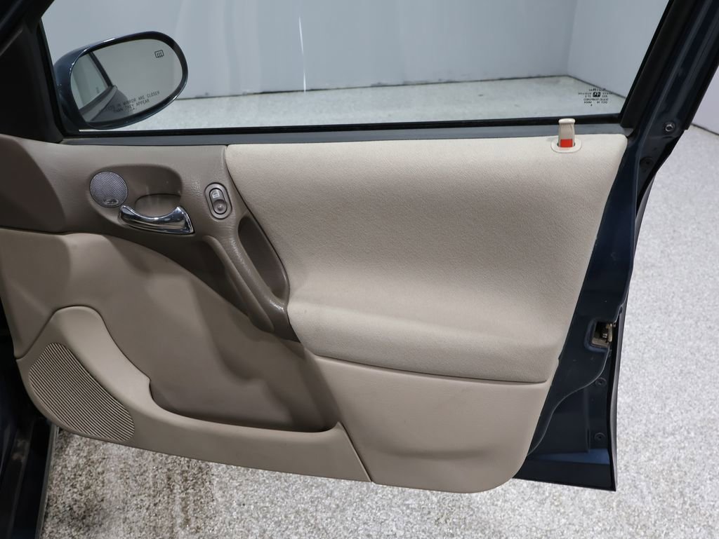 Used 2004 Saturn L-Series L300 image 22