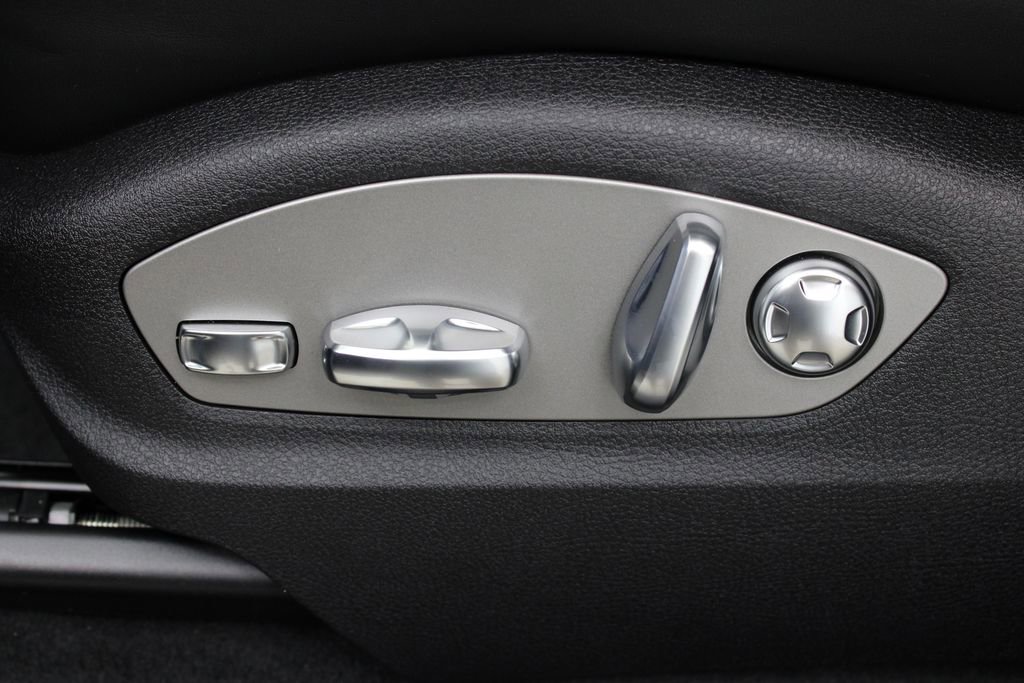 New 2026 Porsche Macan image 24