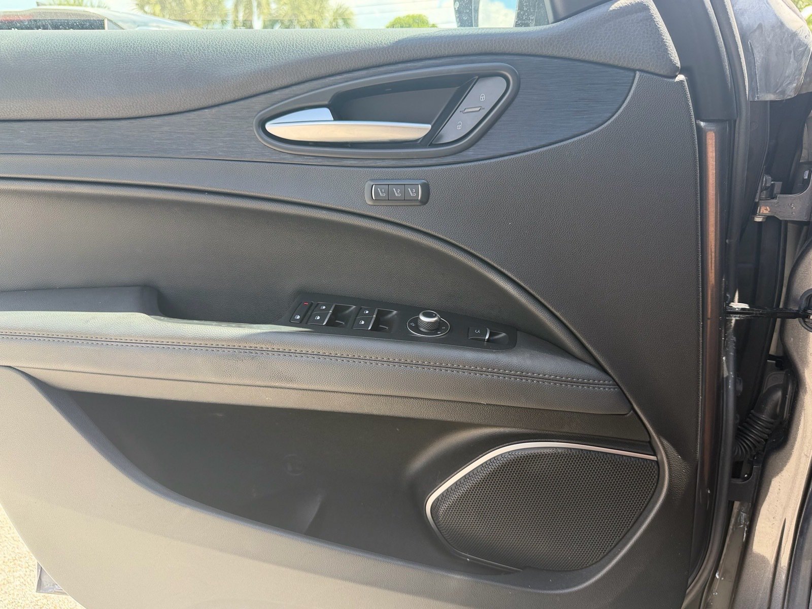 Used 2023 Alfa Romeo Stelvio Sprint RWD image 33