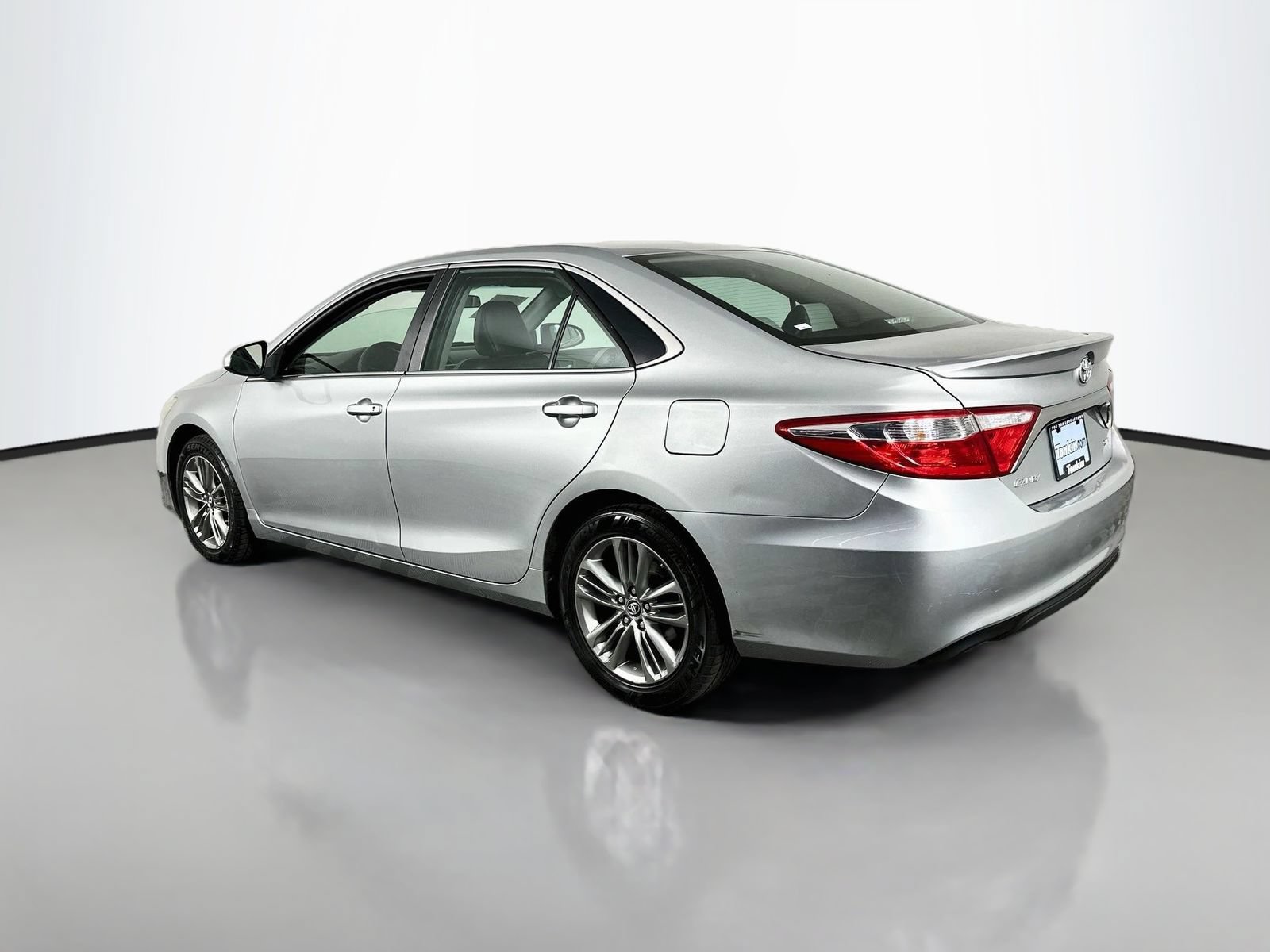Used 2016 Toyota Camry SE FWD image 5