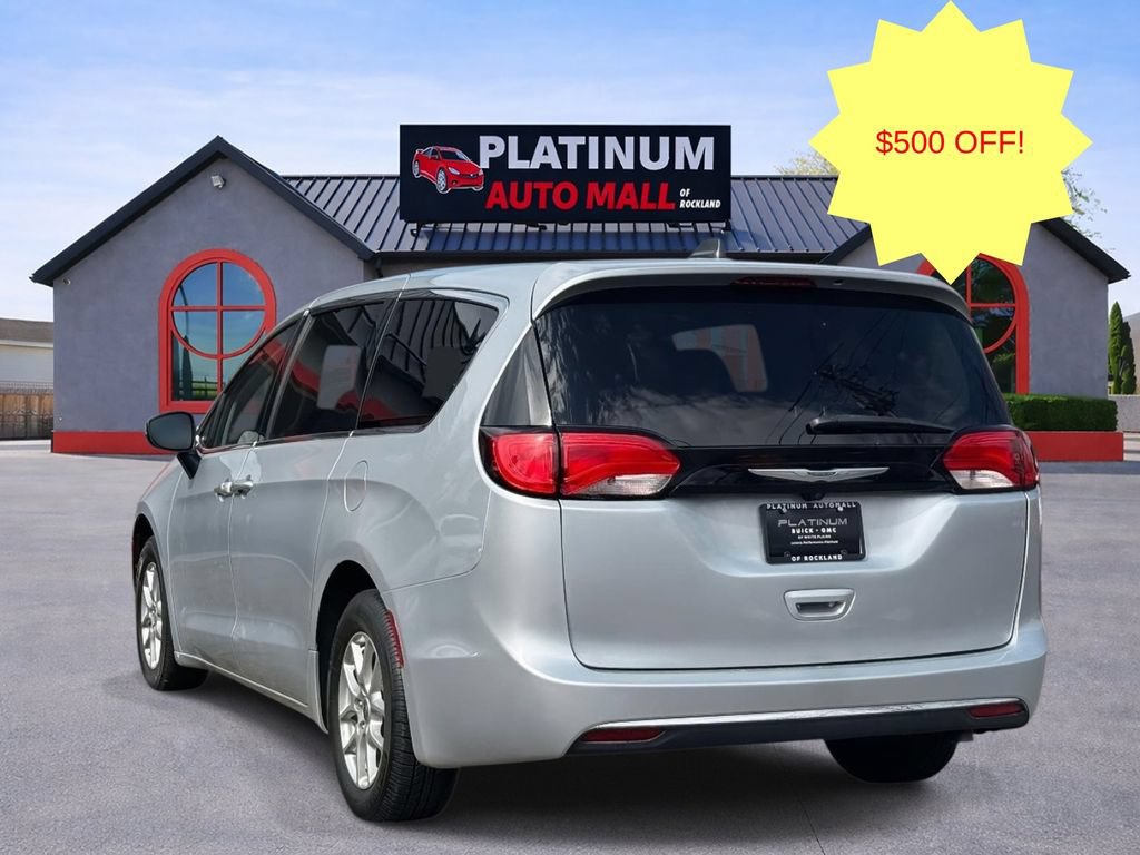 Used 2022 Chrysler Voyager LX FWD image 3