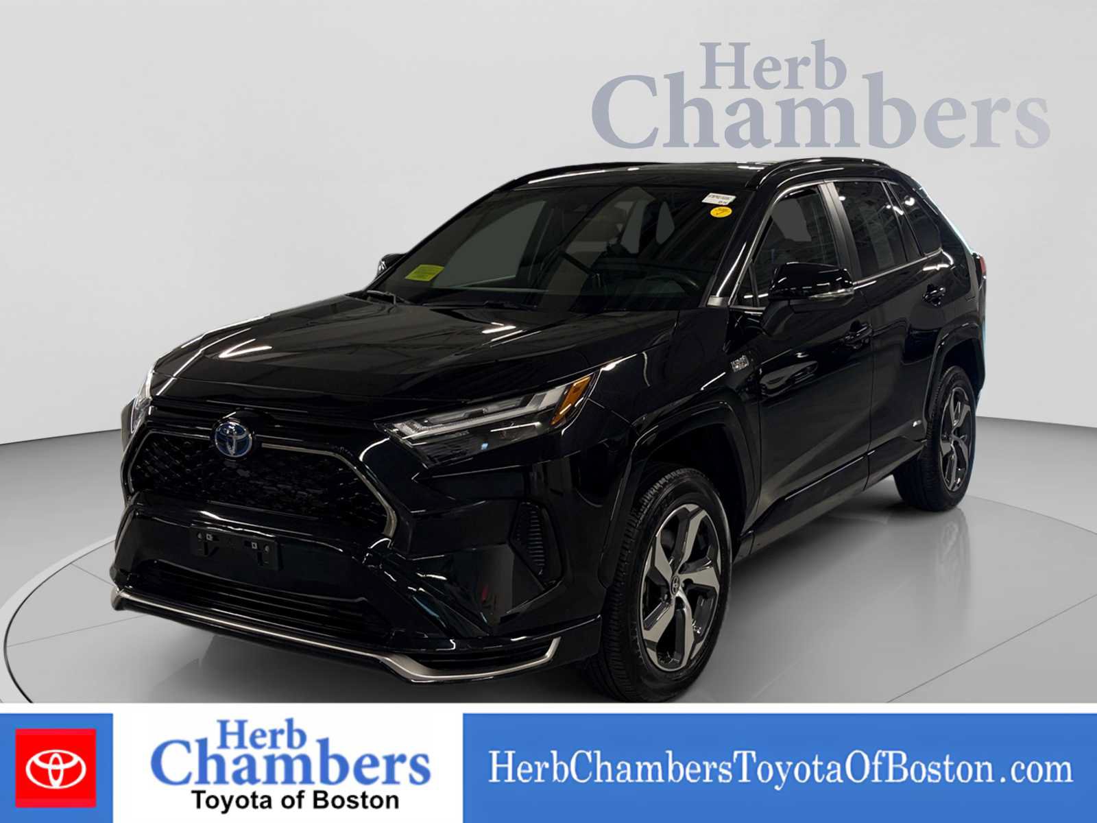 Used 2024 Toyota RAV4 SE w/ Weather & Moonroof Package AWD/4WD image 11