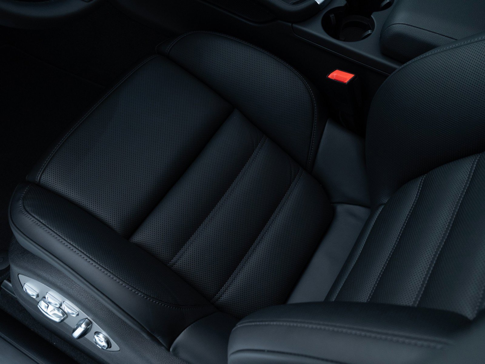 New 2026 Porsche Macan image 17