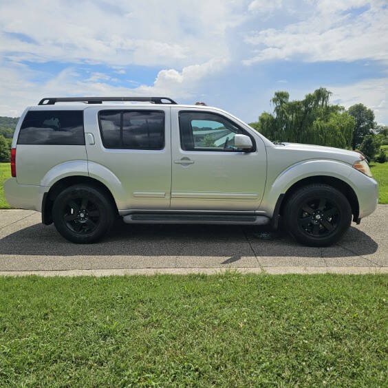 Used 2008 Nissan Pathfinder SE w/ Leather Pkg AWD/4WD image 3
