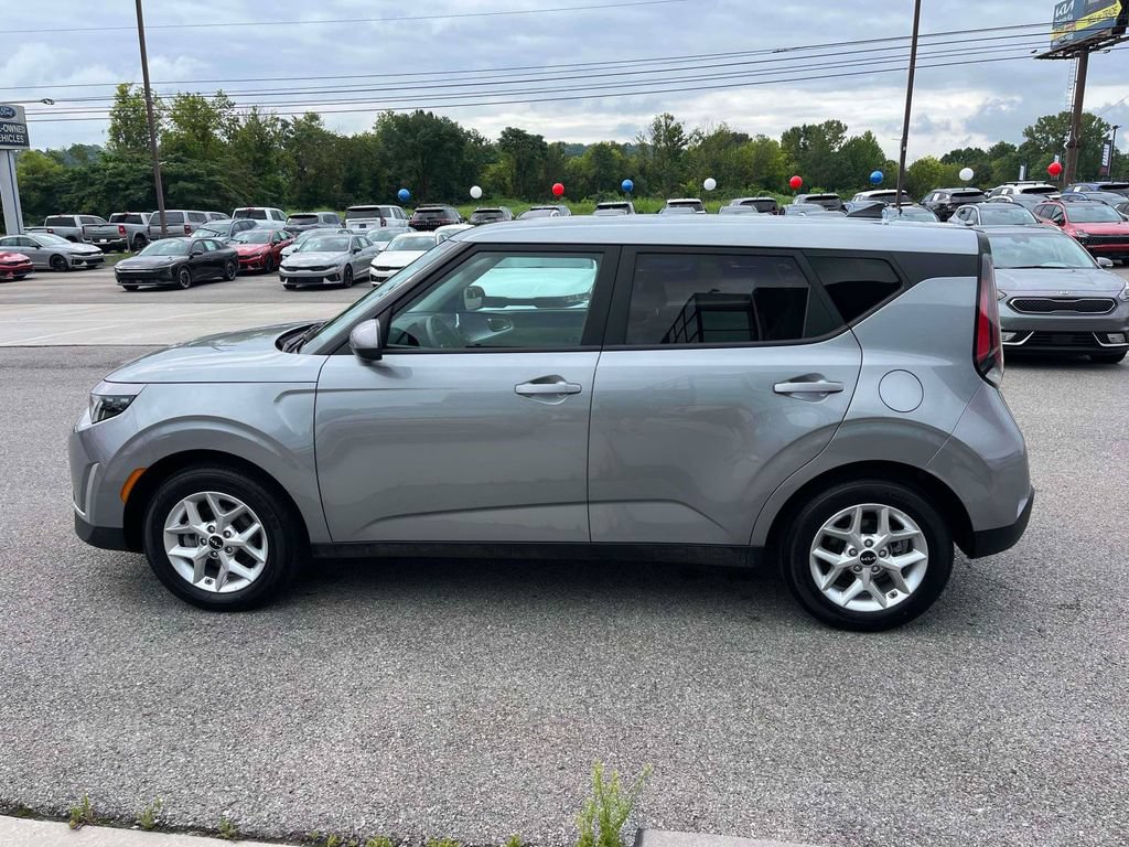 Used 2025 Kia Soul LX w/ LX Technology Package FWD image 28