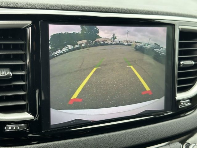 Used 2024 Chrysler Pacifica Touring-L FWD image 21