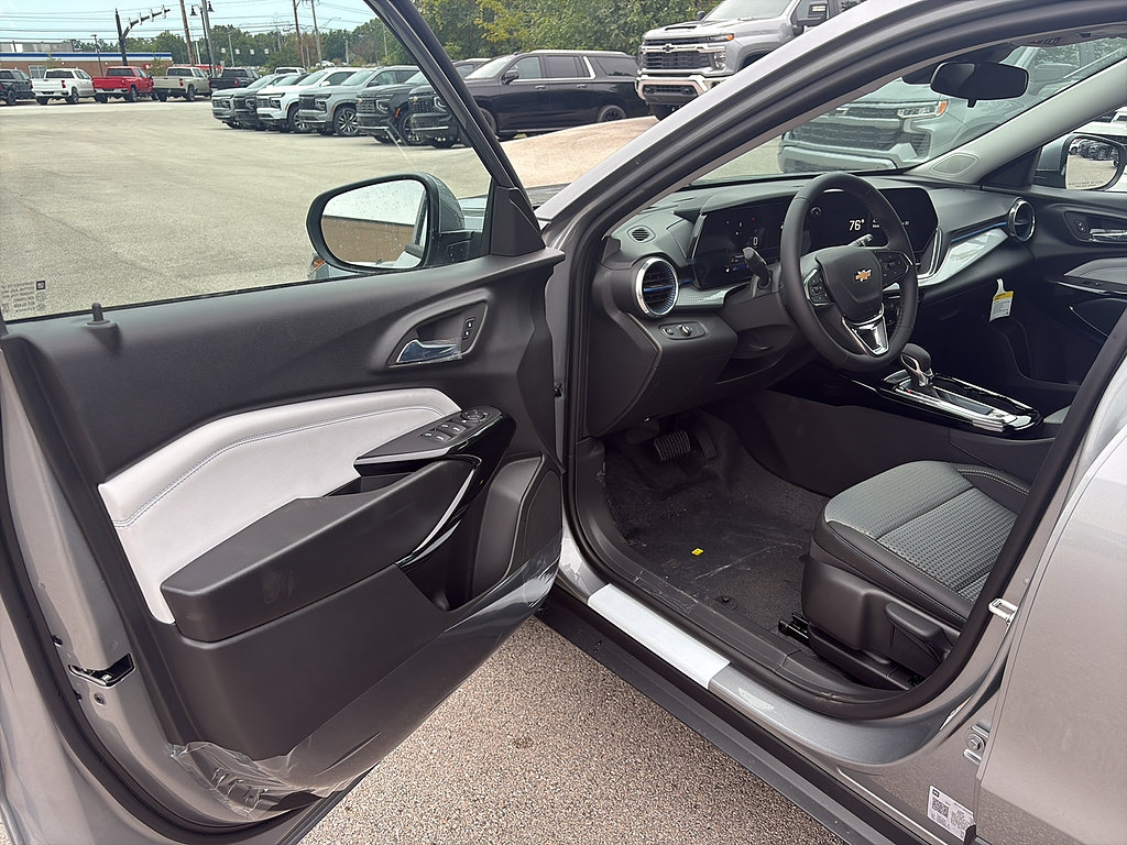 New 2026 Chevrolet Trax LT w/ LT Convenience Package FWD image 10