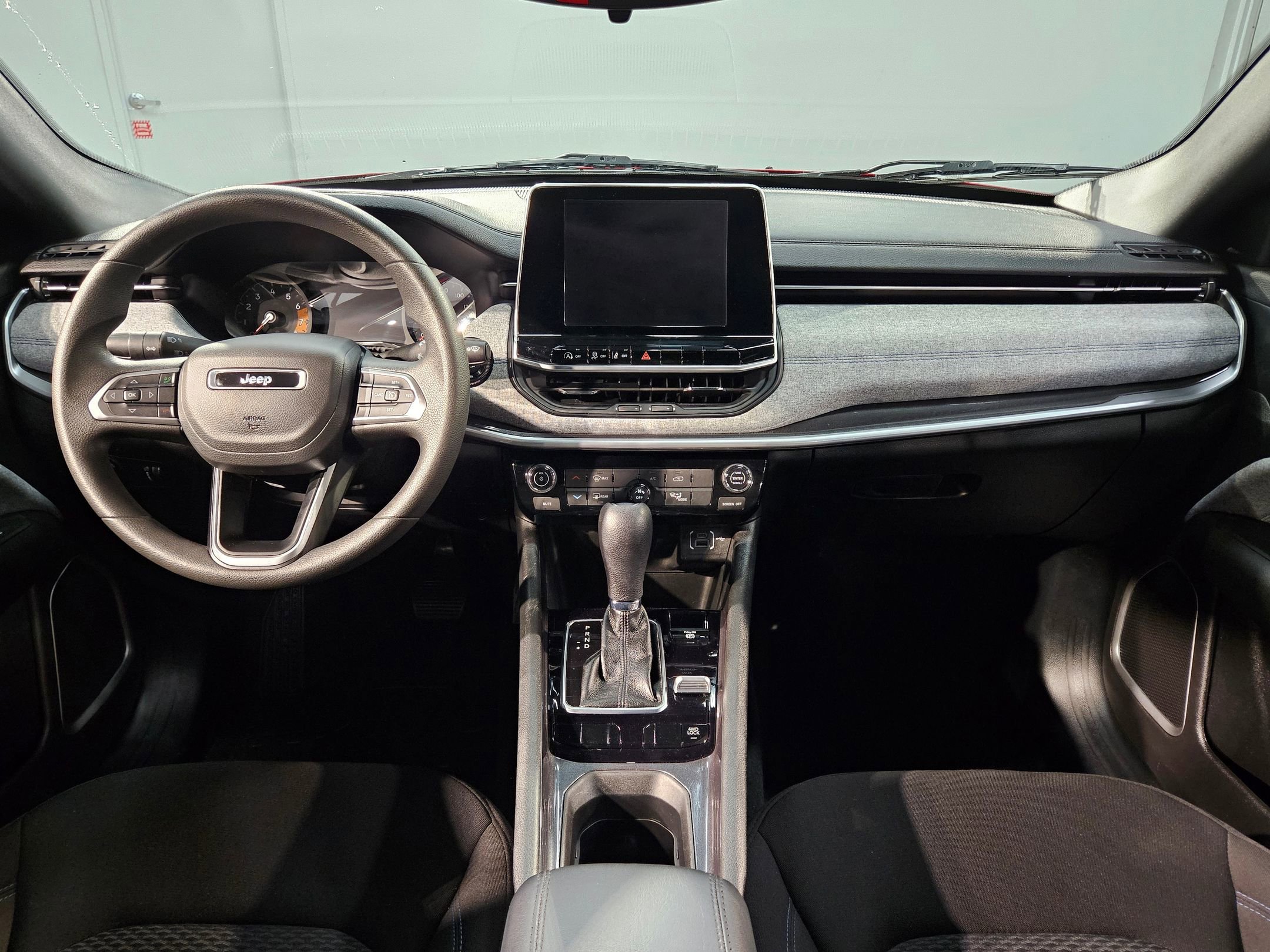 Used 2025 Jeep Compass Sport image 10