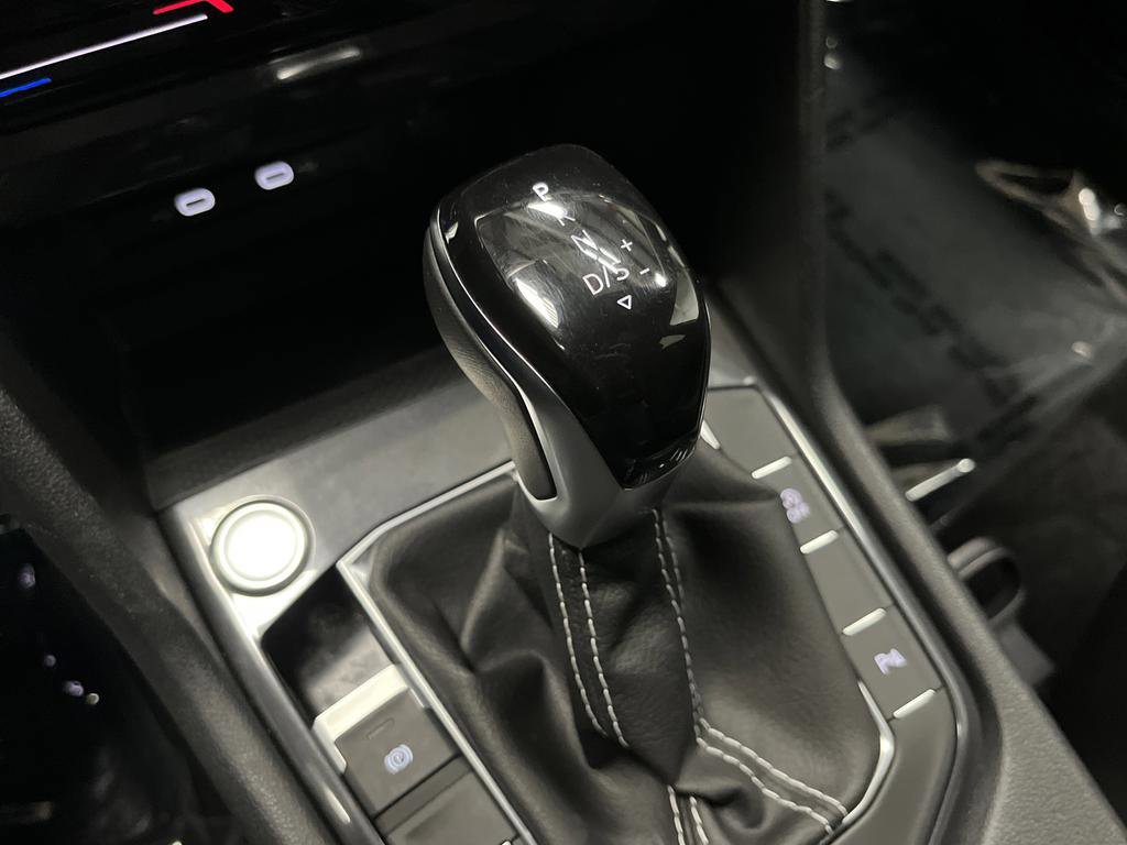 Used 2024 Volkswagen Tiguan SE R-Line image 21