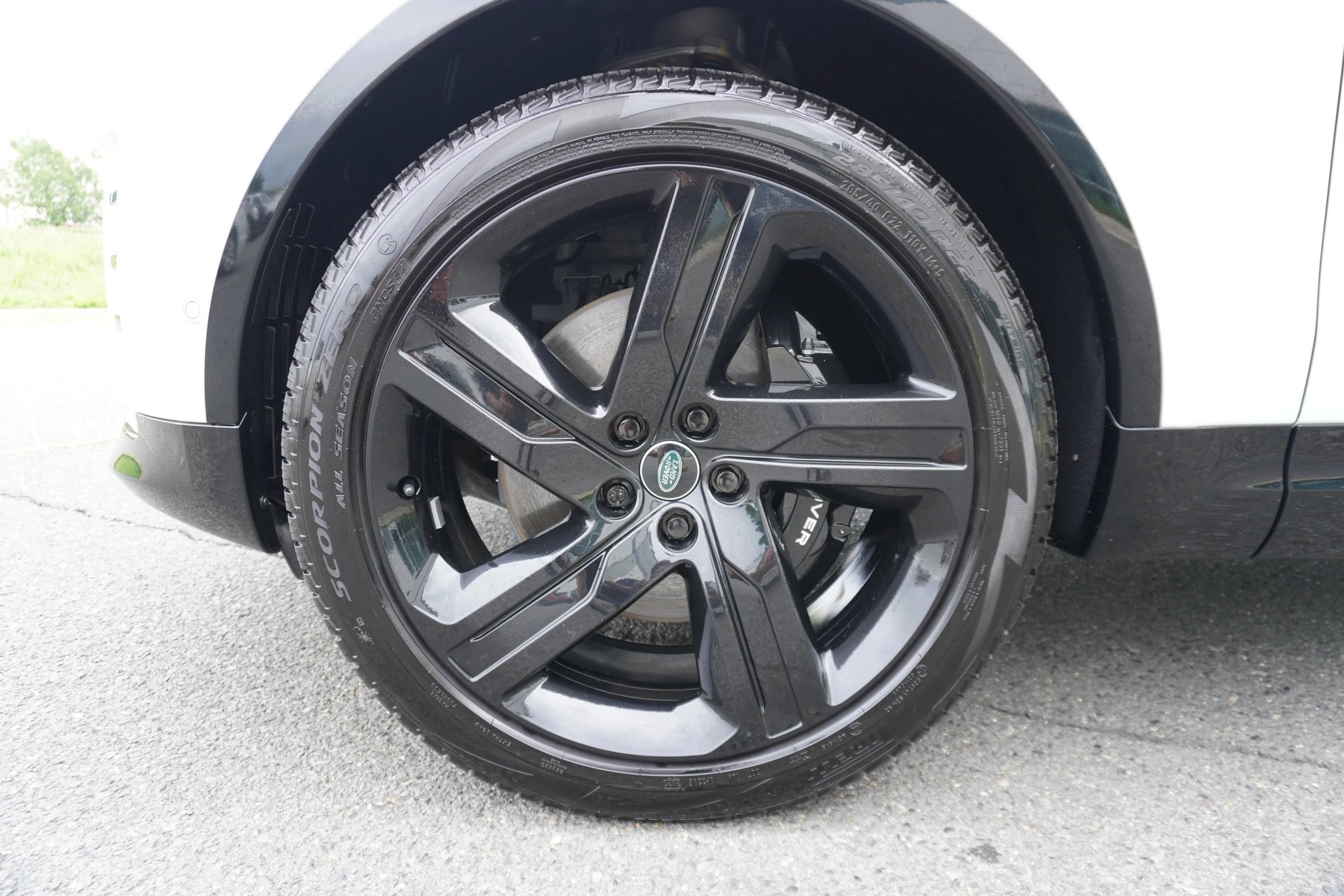 Used 2024 Land Rover Discovery Metropolitan Edition AWD/4WD image 30