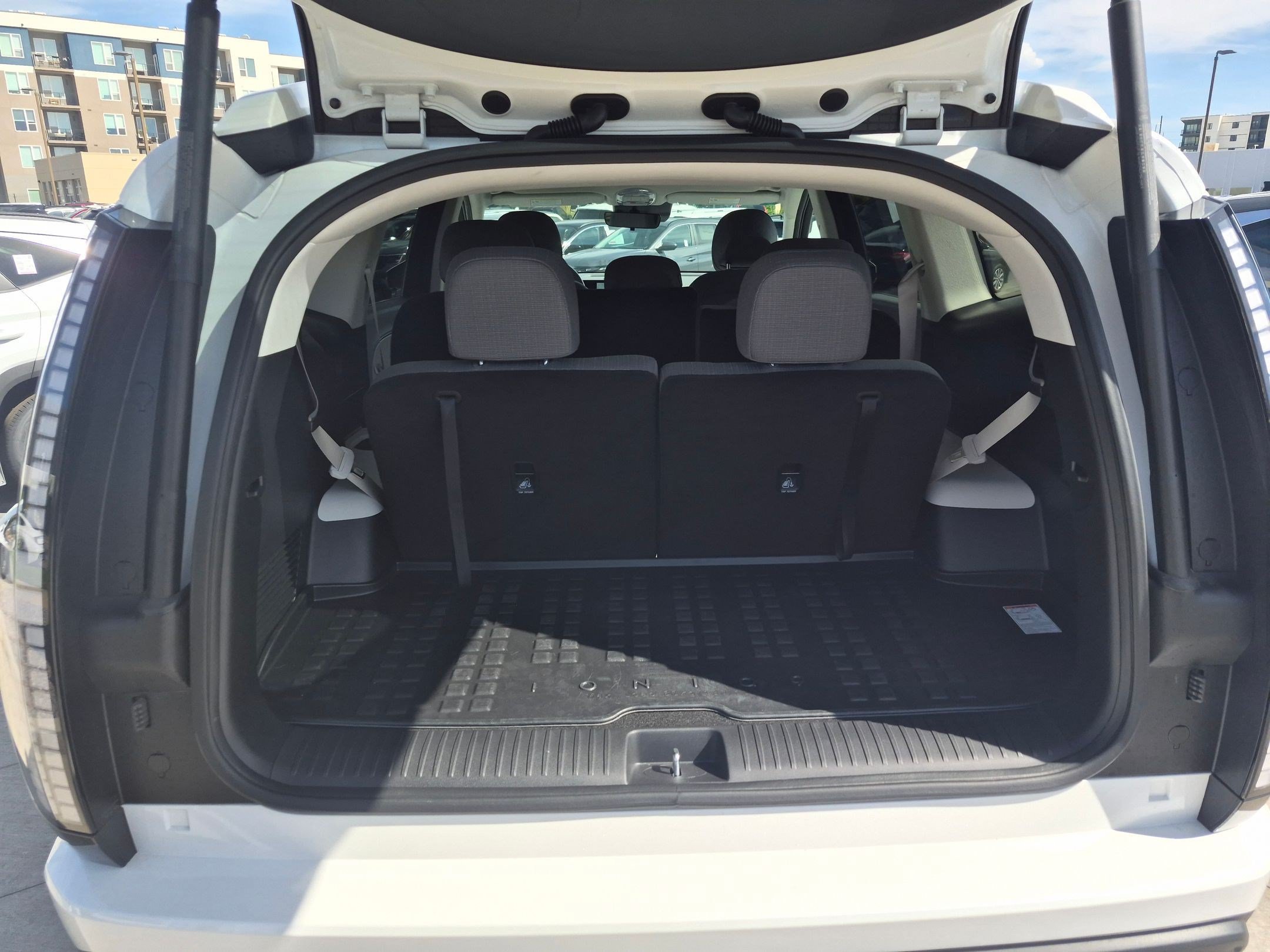 Certified 2026 Hyundai Ioniq 9 S RWD image 29