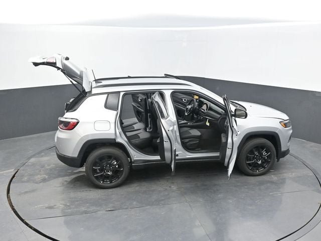 New 2025 Jeep Compass Latitude w/ Convenience Group AWD/4WD image 74