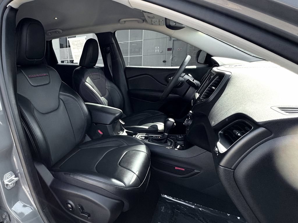 Used 2022 Jeep Cherokee Trailhawk w/ Premium Leather Package AWD/4WD image 37