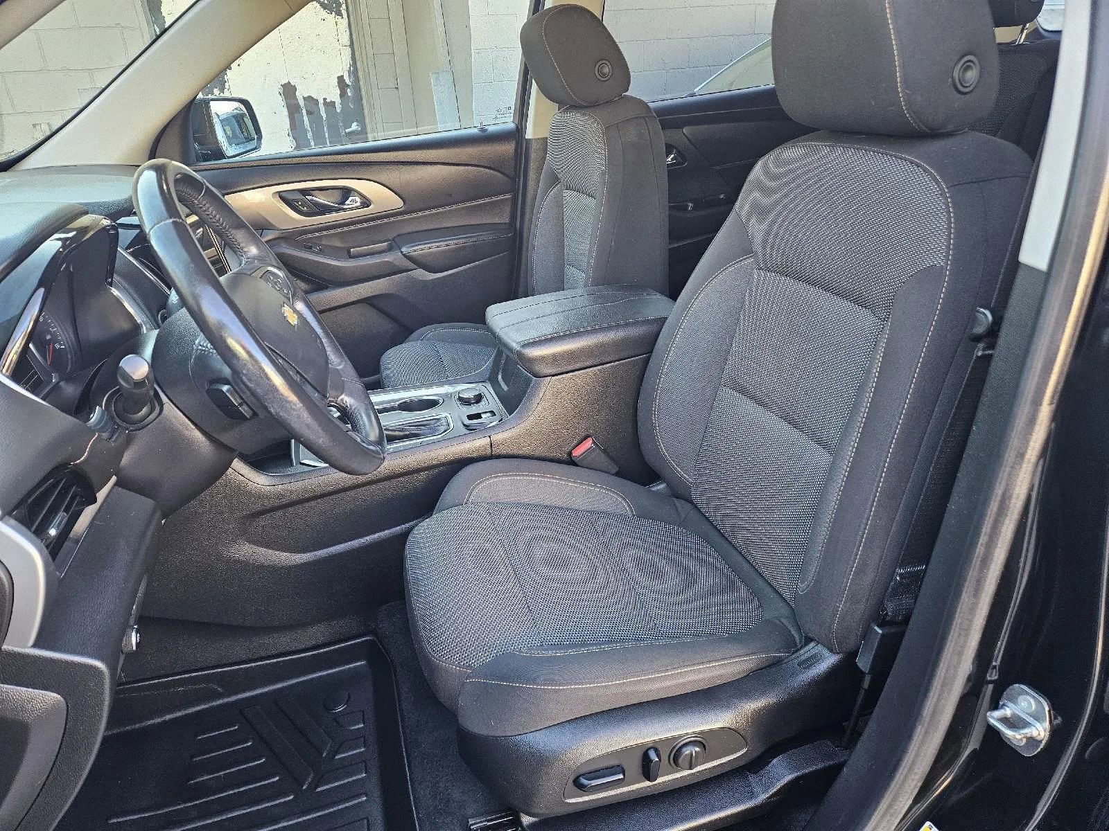 Used 2018 Chevrolet Traverse LT image 11