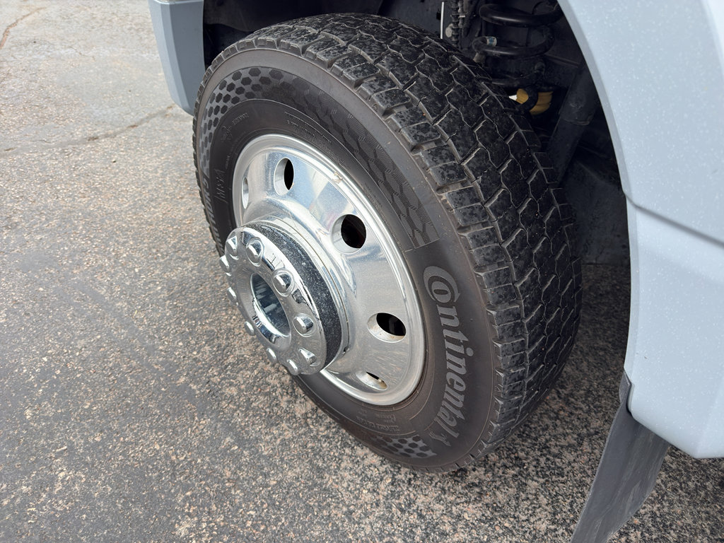Used 2025 Ford F450 Platinum w/ FX4 Off-Road Package image 9
