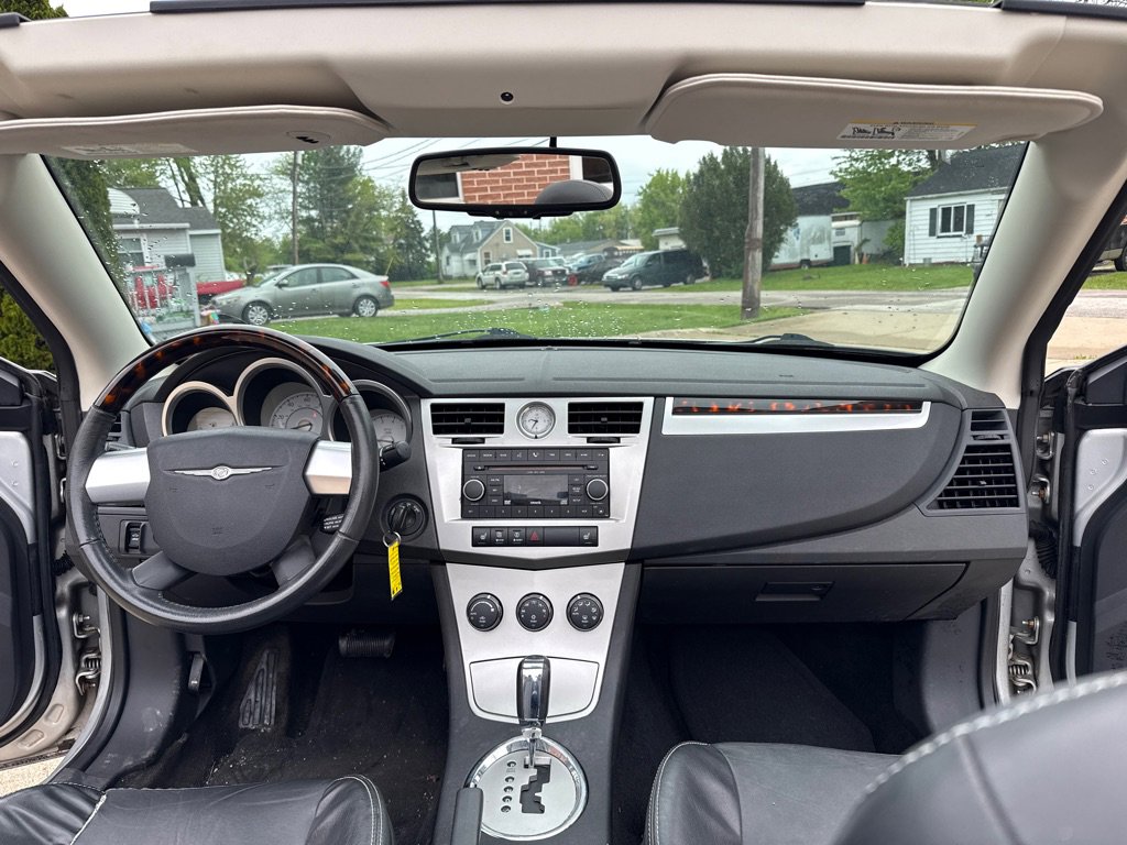 Used 2009 Chrysler Sebring Limited FWD image 9