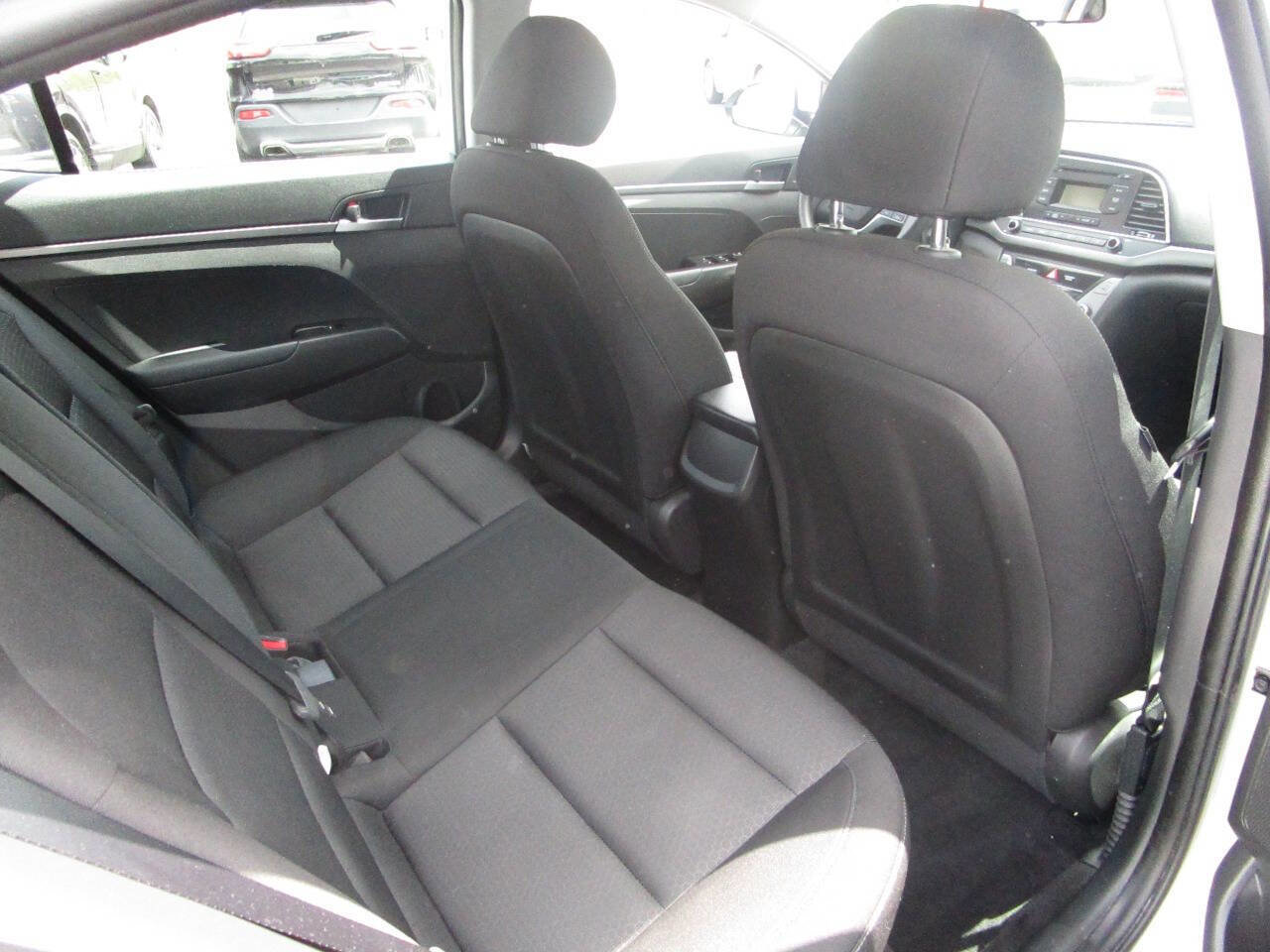 Used 2018 Hyundai Elantra SE image 15