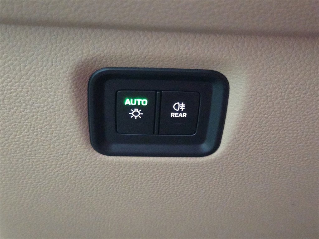 Used 2024 Porsche Cayenne image 28