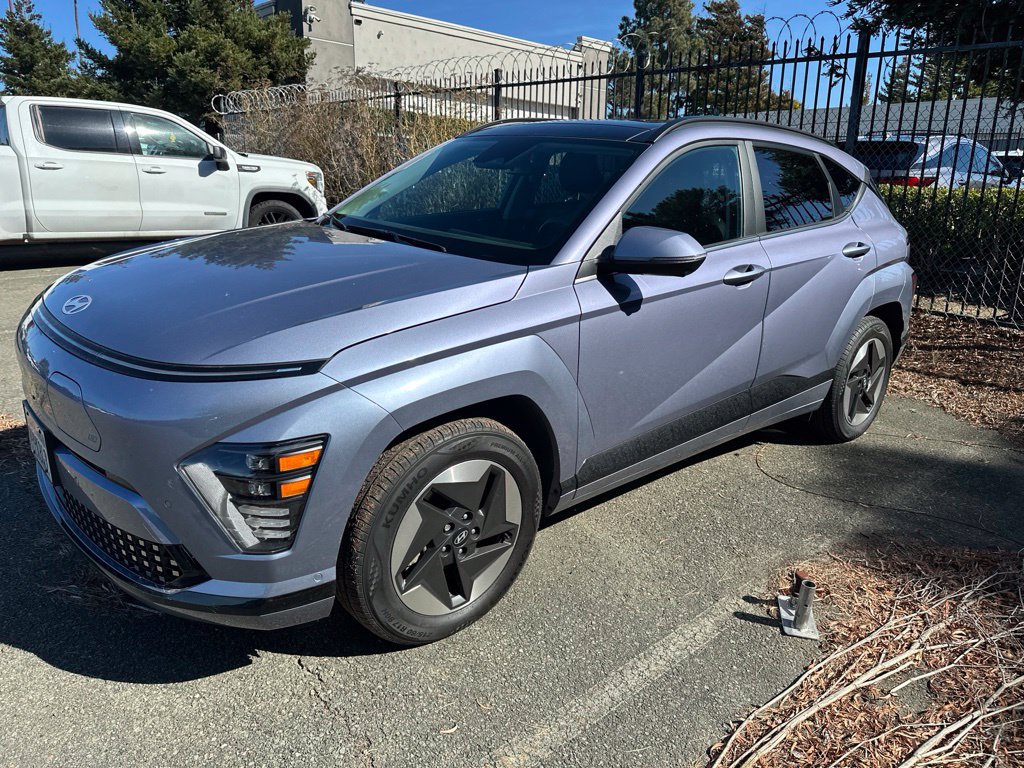 Used 2025 Hyundai Kona Limited FWD image 2