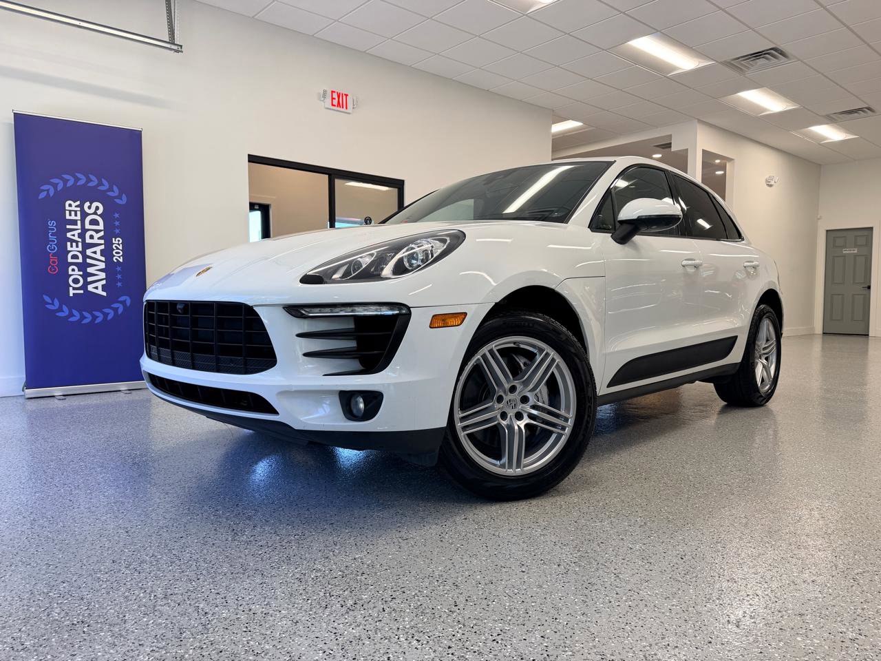 Used 2017 Porsche Macan S AWD/4WD image 2