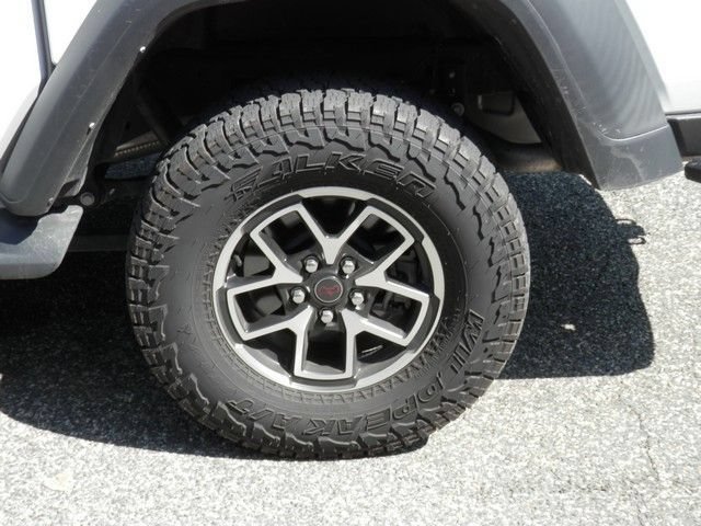 Used 2024 Jeep Gladiator Rubicon w/ Technology Group AWD/4WD image 12