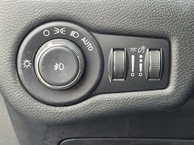 Used 2018 Jeep Cherokee Trailhawk image 17