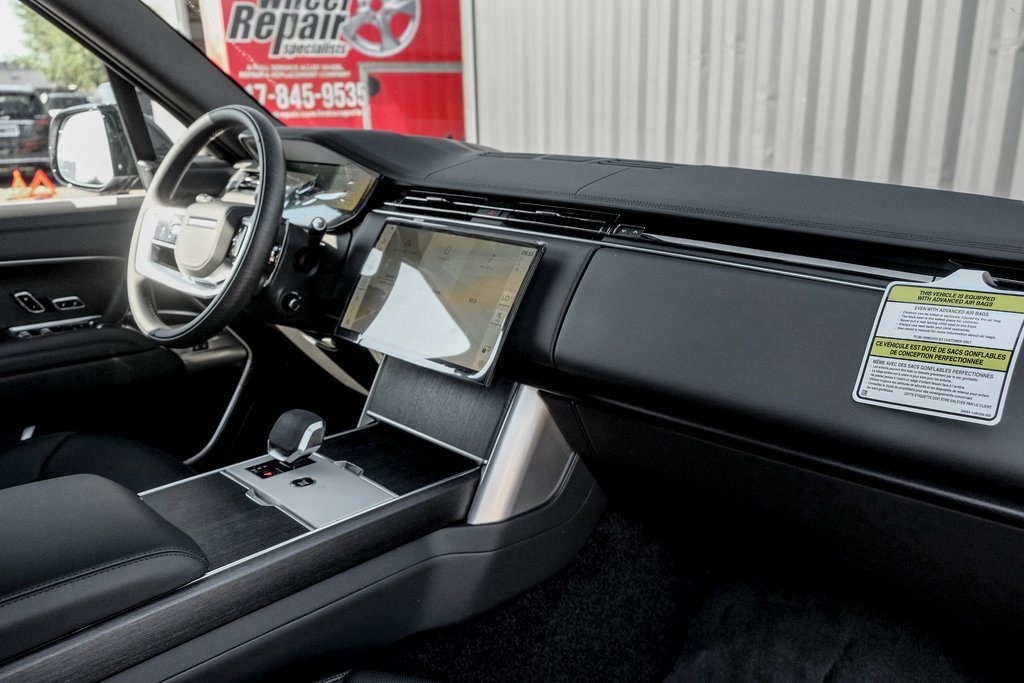 New 2025 Land Rover Range Rover SE image 22