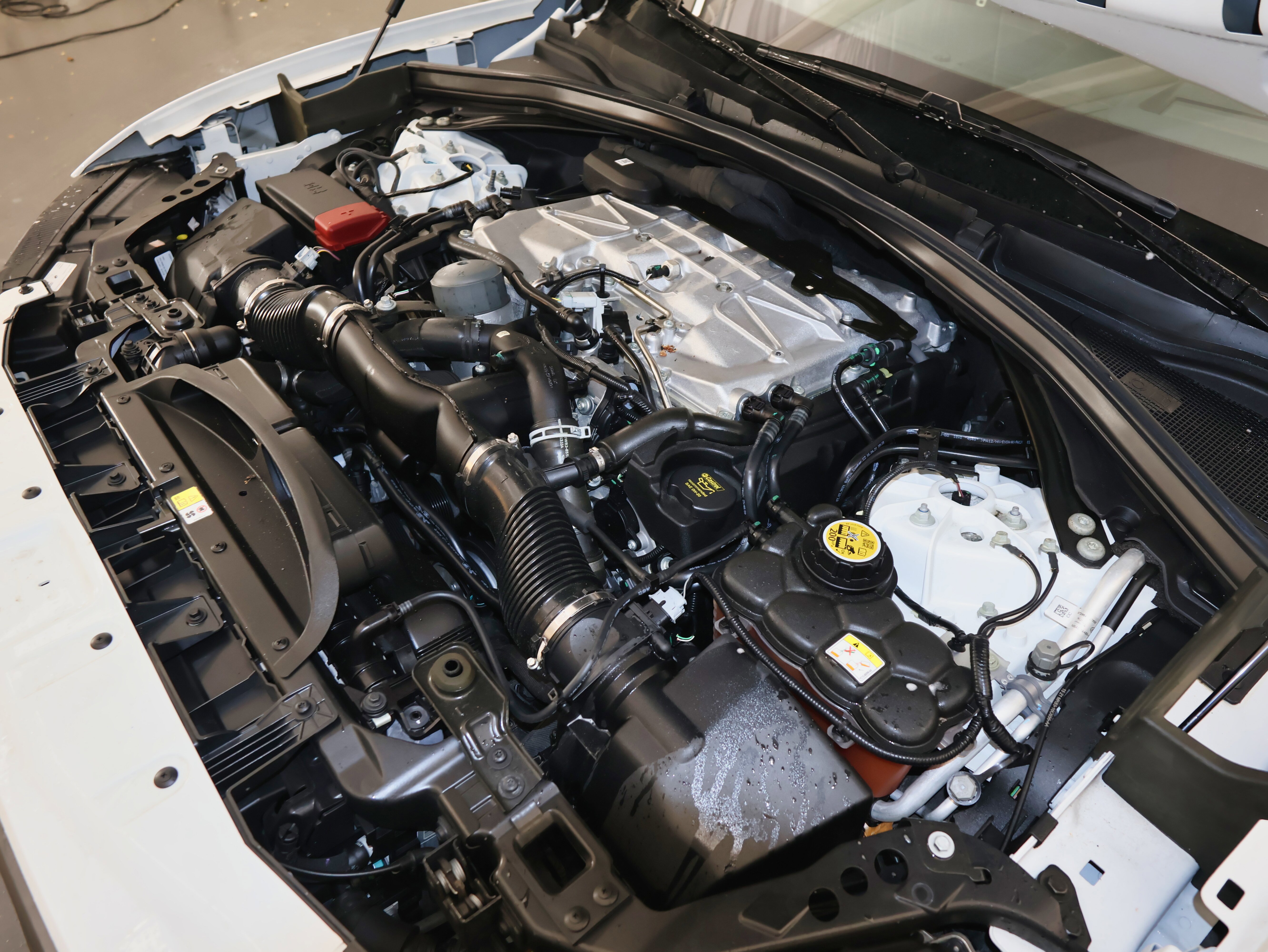 Used 2021 Jaguar F-PACE SVR image 65