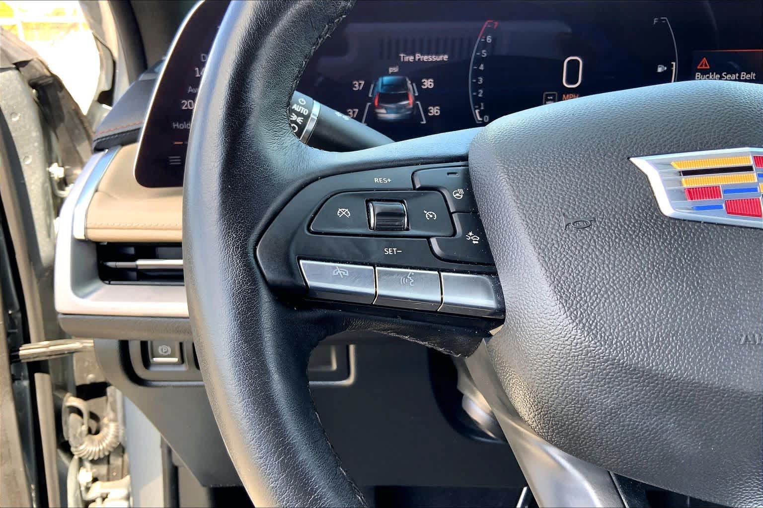Used 2025 Cadillac XT4 Premium Luxury w/ Technology Package FWD image 23