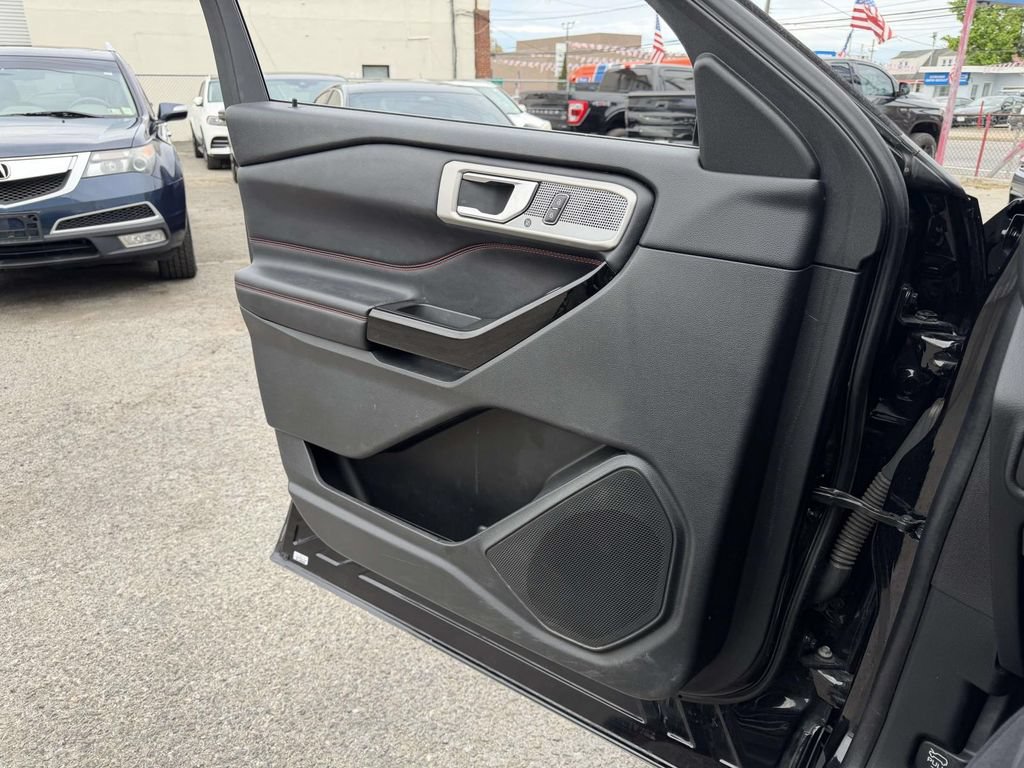 Used 2022 Ford Explorer ST-Line AWD/4WD image 25