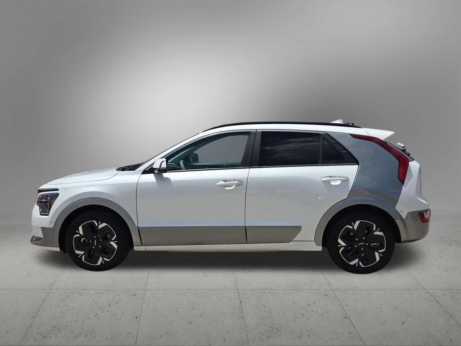 Certified 2023 Kia Niro Wave w/ Wave Preserve Package FWD image 3