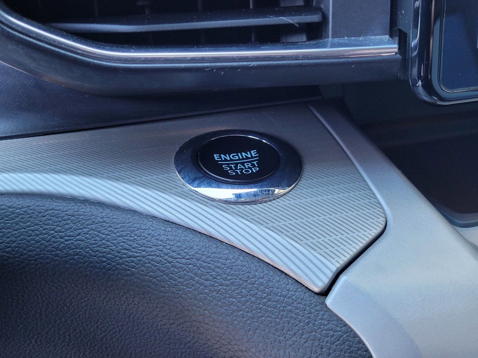 Used 2023 Ford Explorer XLT w/ Equipment Group 202A image 25