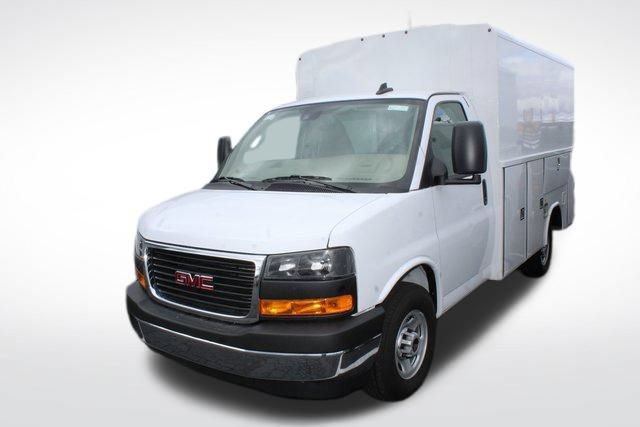 New 2024 GMC Savana 3500 w/ Power Convenience Package RWD image 7