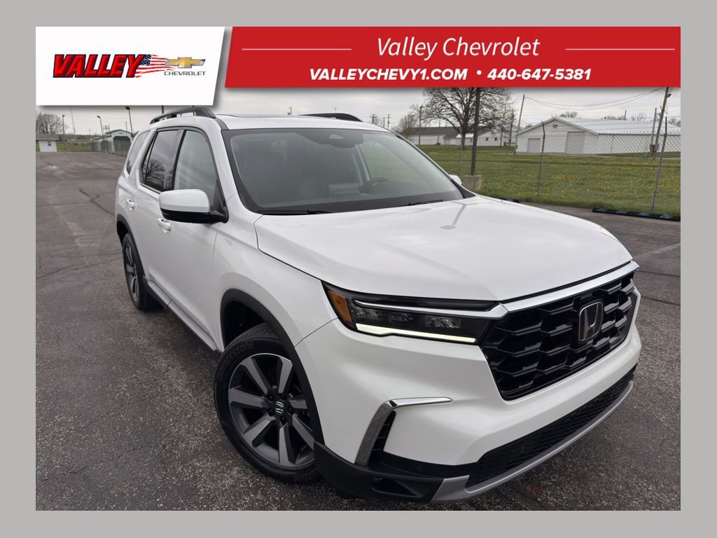 Used 2024 Honda Pilot Touring image 1