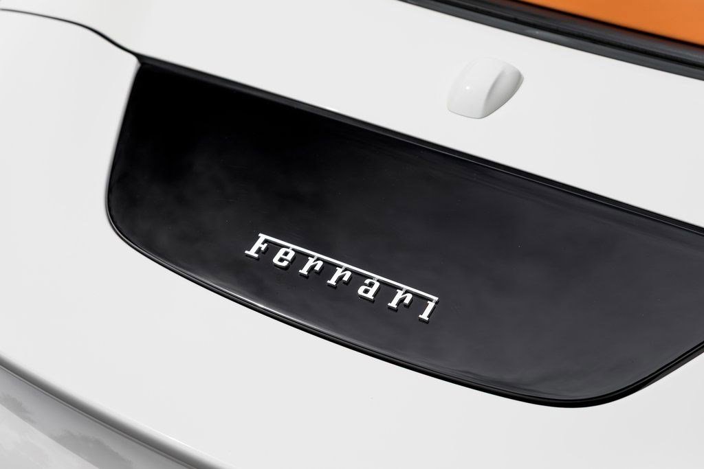 Used 2025 Ferrari Roma Spider image 15