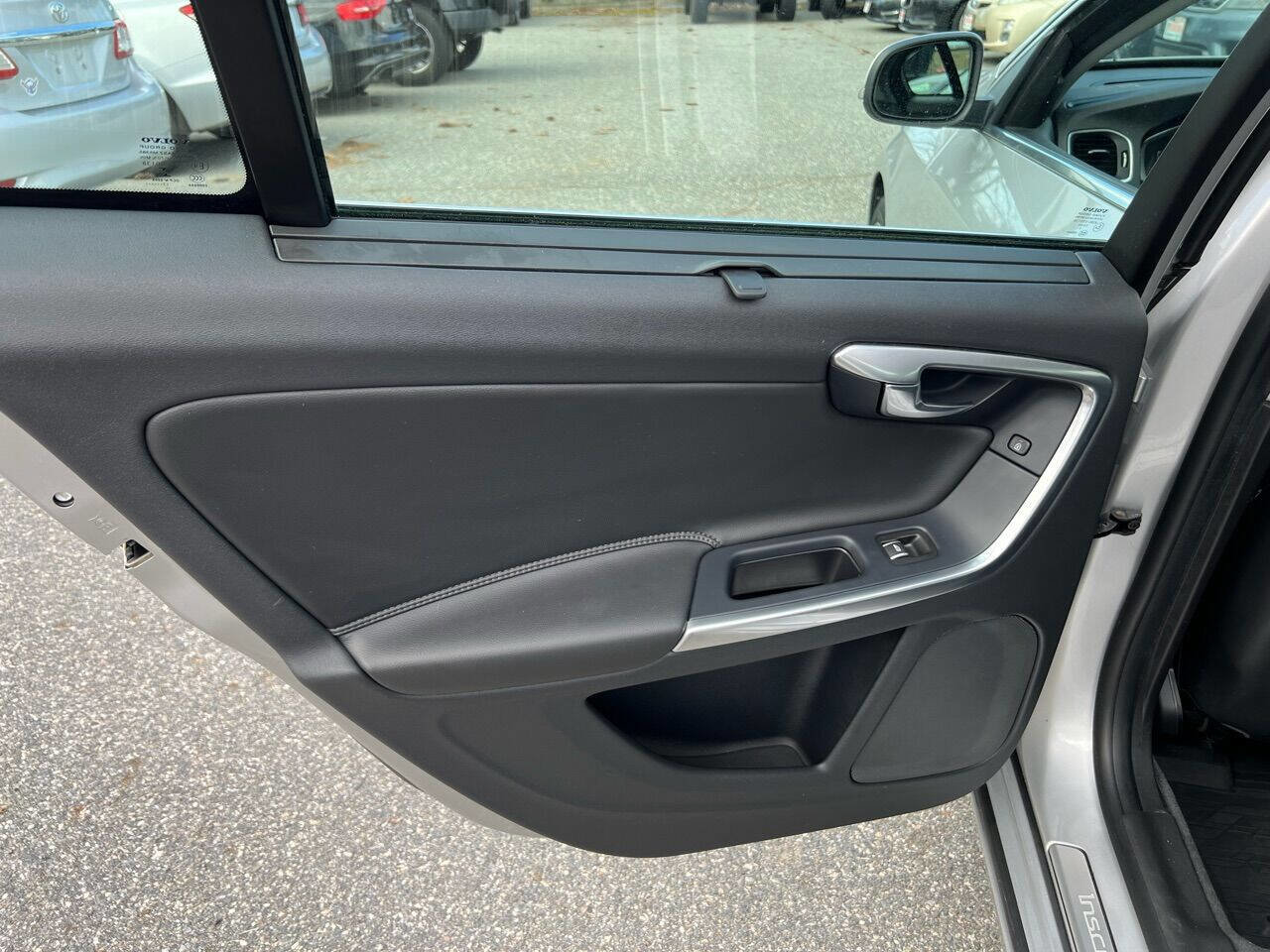 Used 2018 Volvo S60 T5 Inscription image 18