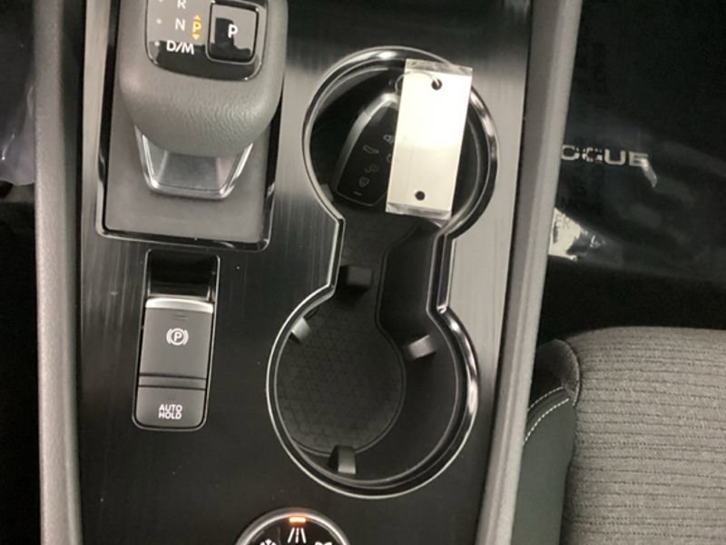 Used 2022 Nissan Rogue S image 23