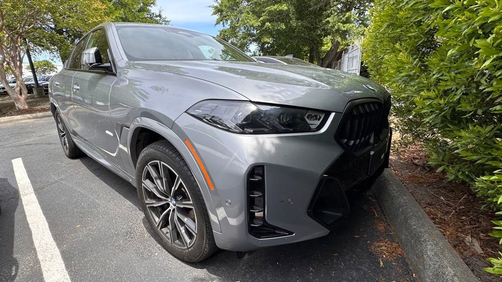Used 2025 BMW X6 xDrive40i w/ Premium Package AWD/4WD image 1