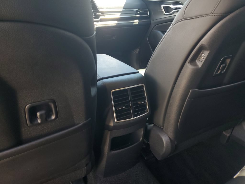 Used 2025 Kia Sportage EX FWD image 16
