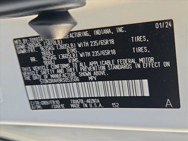Used 2024 Toyota Highlander LE FWD image 13