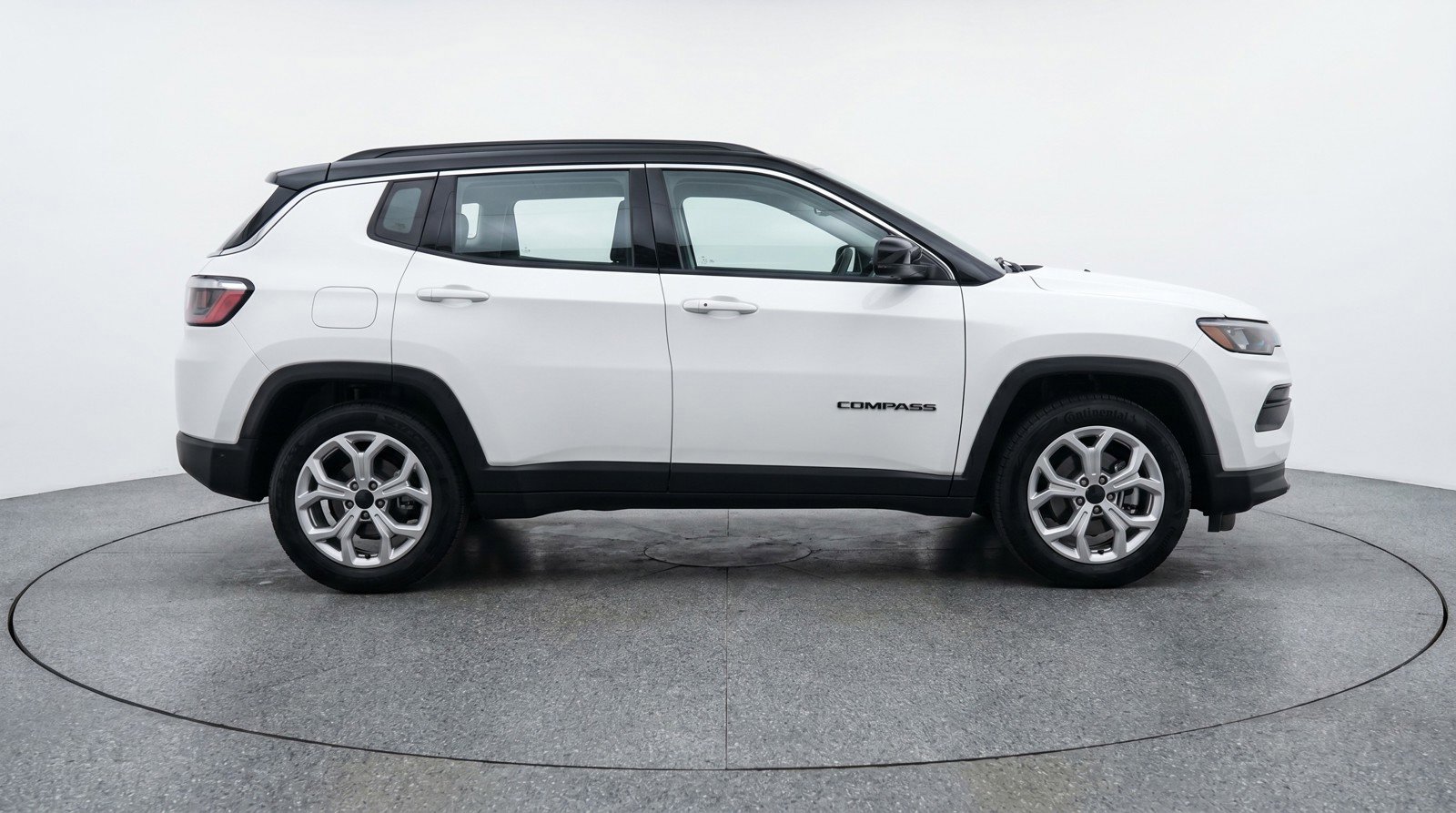 Used 2025 Jeep Compass Latitude AWD/4WD image 11
