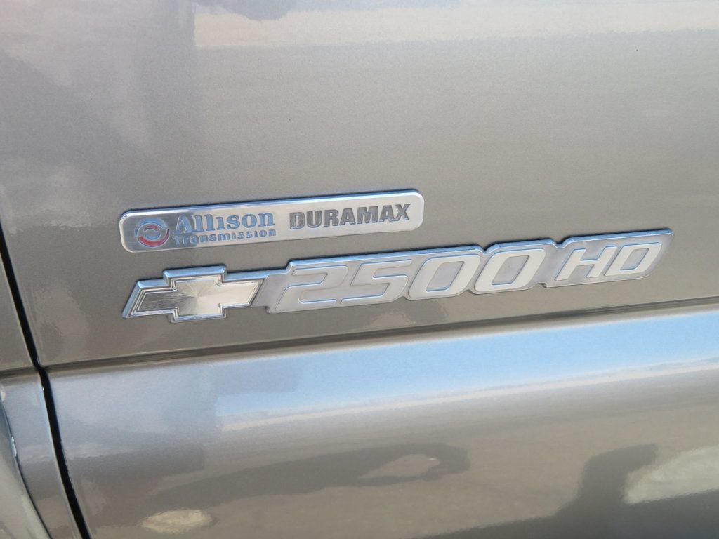Used 2006 Chevrolet Silverado 2500 LT w/ Heavy-Duty Power Package AWD/4WD image 14