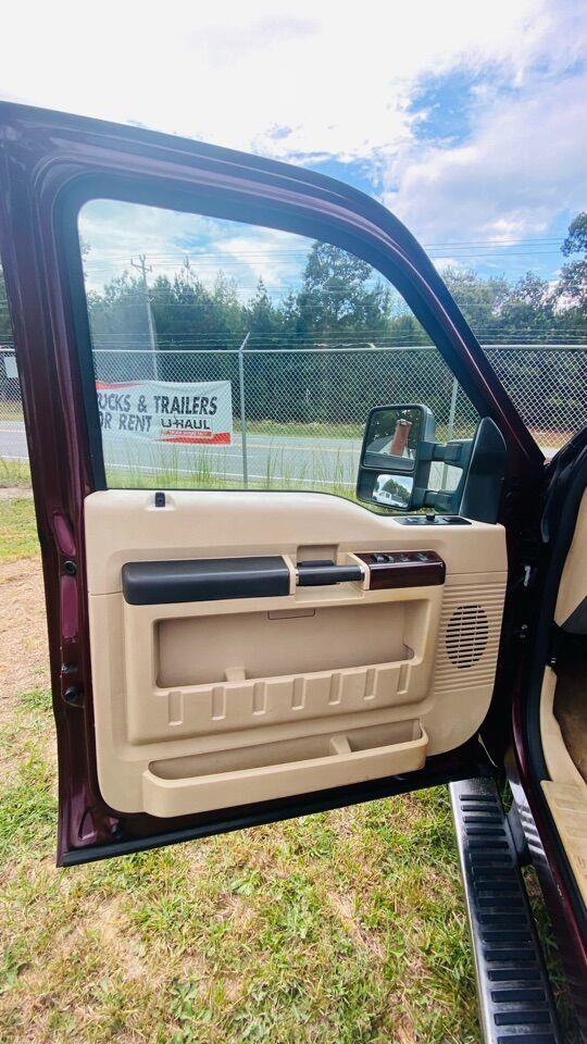 Used 2010 Ford F250 Lariat image 8