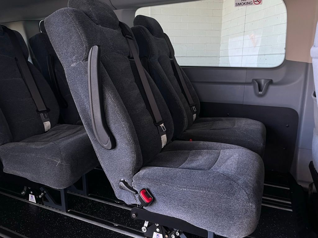 Used 2018 Ford Transit 150 XLT image 23