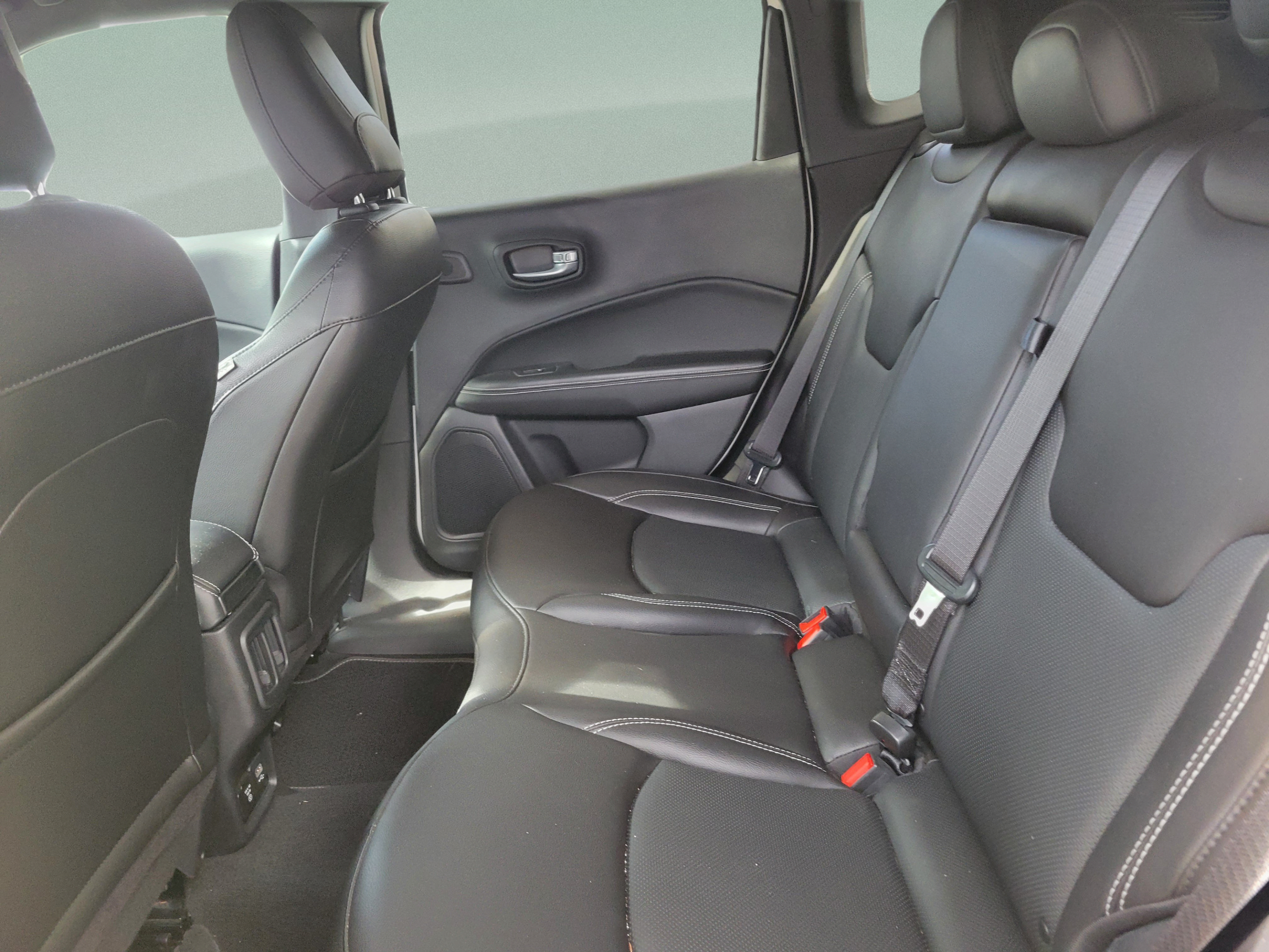 Certified 2021 Jeep Compass Latitude w/ Sun and Sound Group FWD image 6