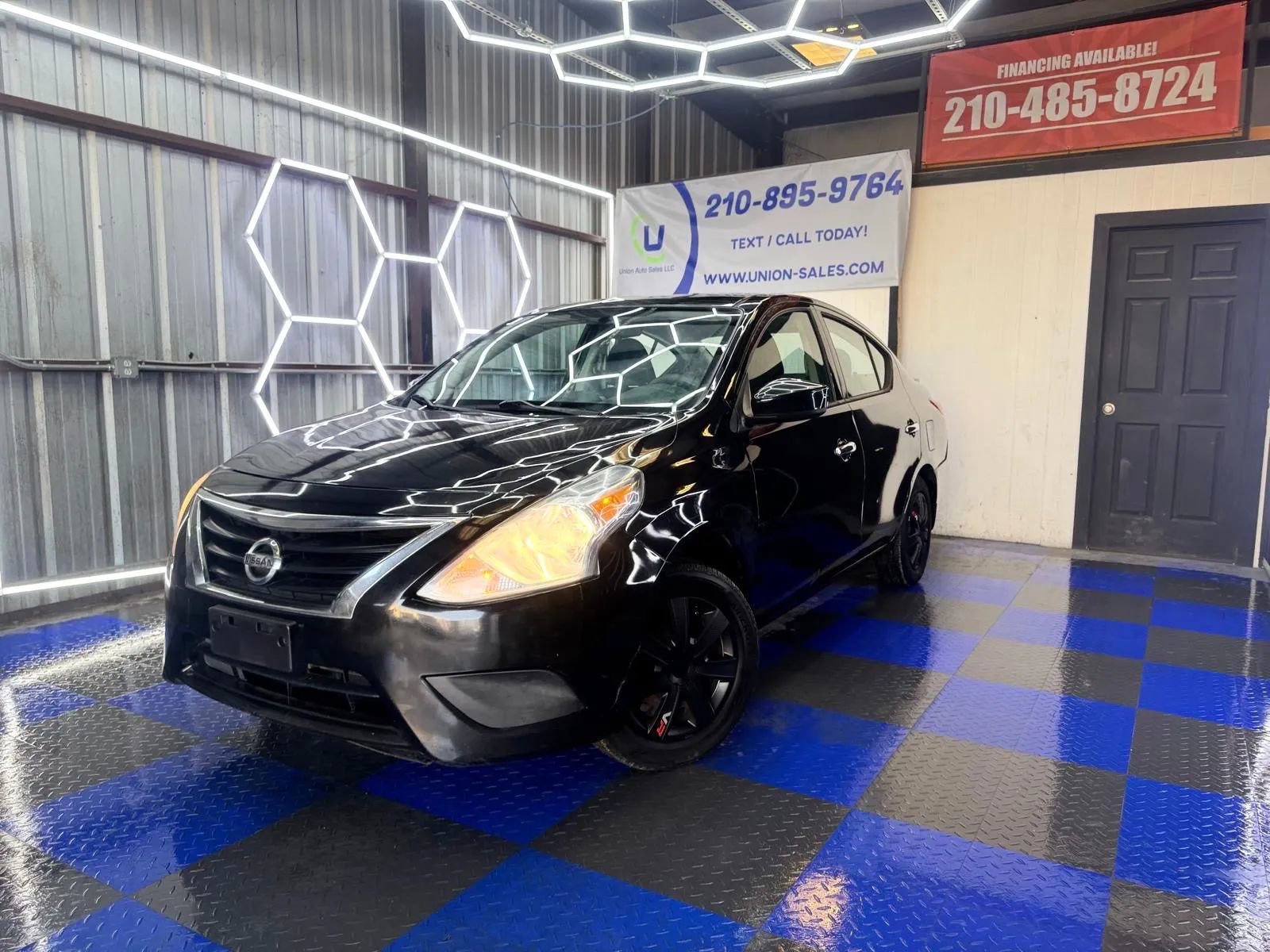 Used 2016 Nissan Versa SV image 8