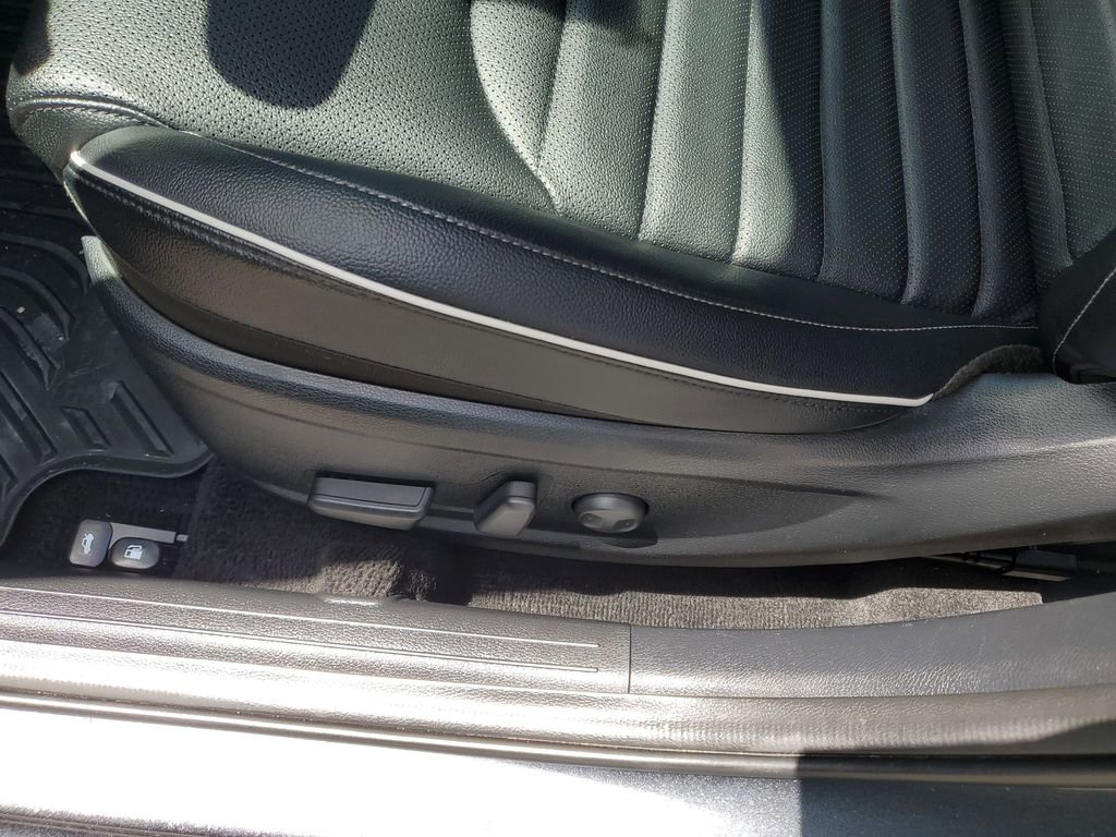 Used 2024 Kia Forte GT-Line w/ GT-Line Premium Package image 19