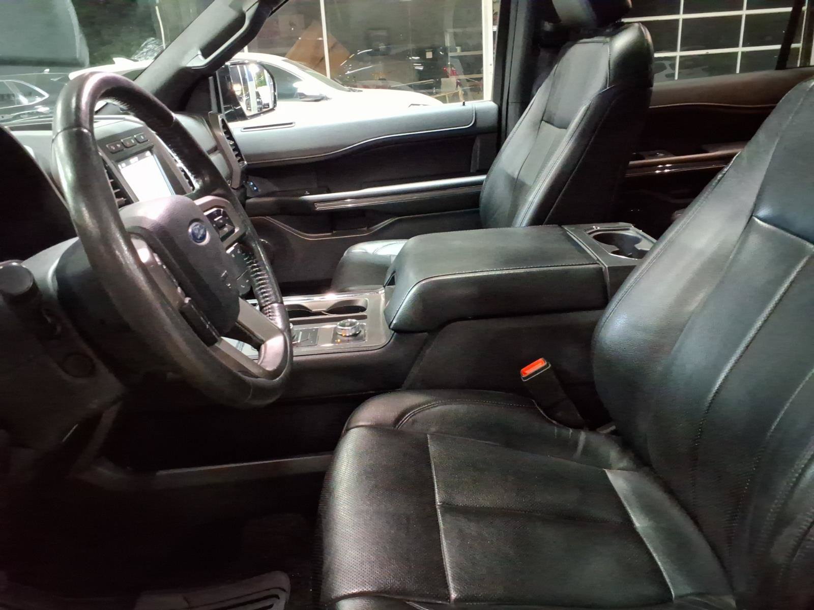 Used 2018 Ford Expedition XLT w/ Equipment Group 202A AWD/4WD image 10