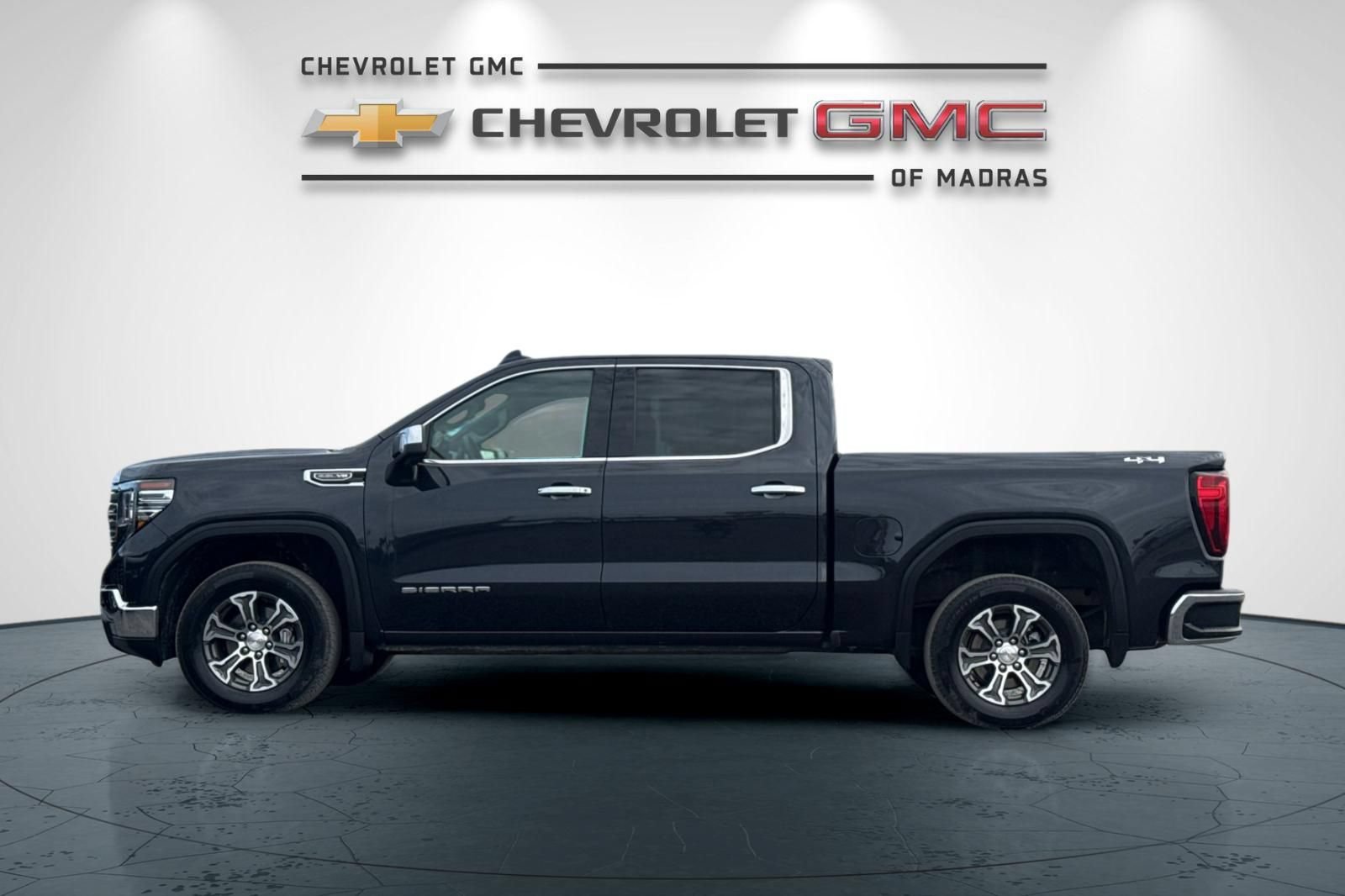 Used 2025 GMC Sierra 1500 SLT AWD/4WD image 6